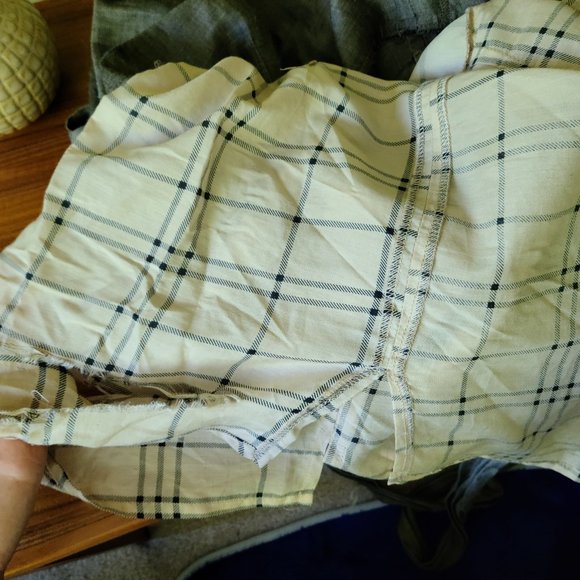Tulip skirt linen dress with fitted bodice & tie - Picture 9 of 10